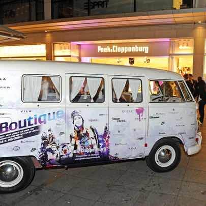 Oldtimer VW Bulli für Roadshow neu lackiert als Werbefahrzeug